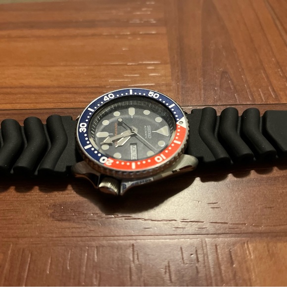 Seiko SKX009 All Original Near Mint - Picture 2 of 8